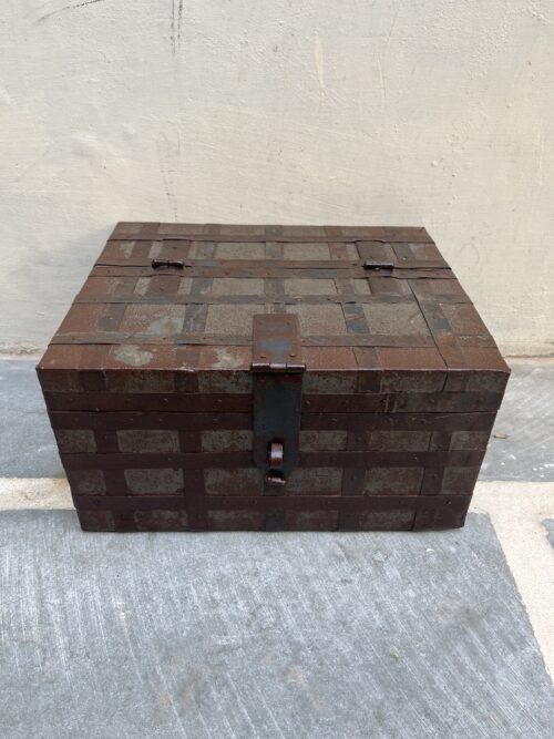 Antique Iron Box (Galla)