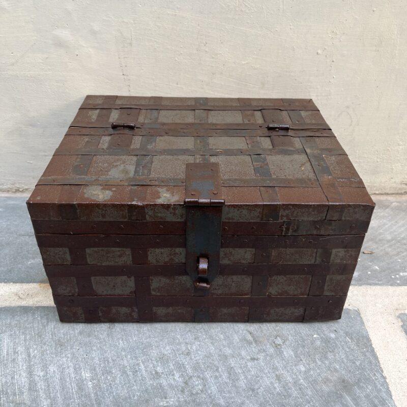 Antique Iron Box (Galla)