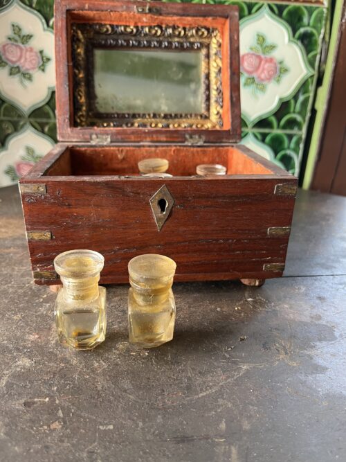 Antique wooden brass fitted perfume box - Image 3