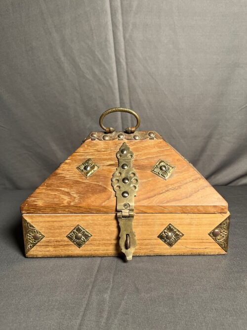 Royal antique wooden brass work jwellery box - Image 2