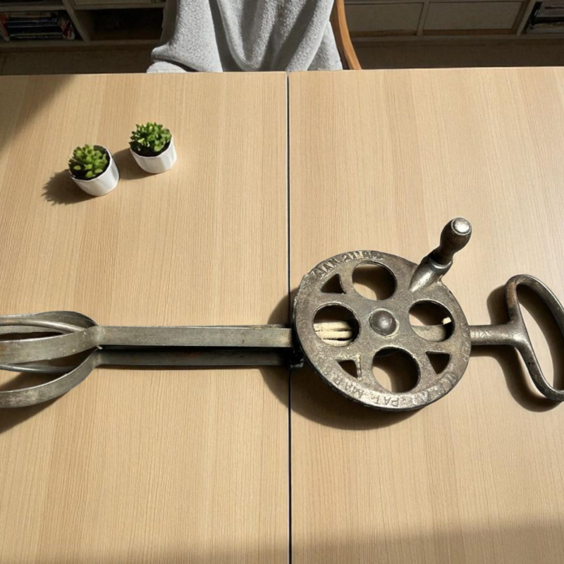 Antique Hand-Cranked Butter Churner – Cast Iron Vintage Tool