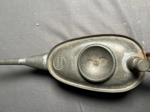 Antique oil can made in England - Image 3