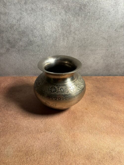 Antique brass hand carving white polished pot in