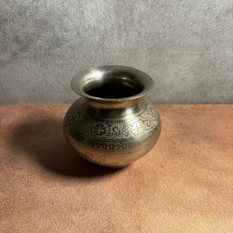Antique Brass Hand Carving White Polished Pot In