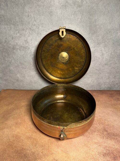 Antique brass large size kadi kuntha hand carving box - Image 7