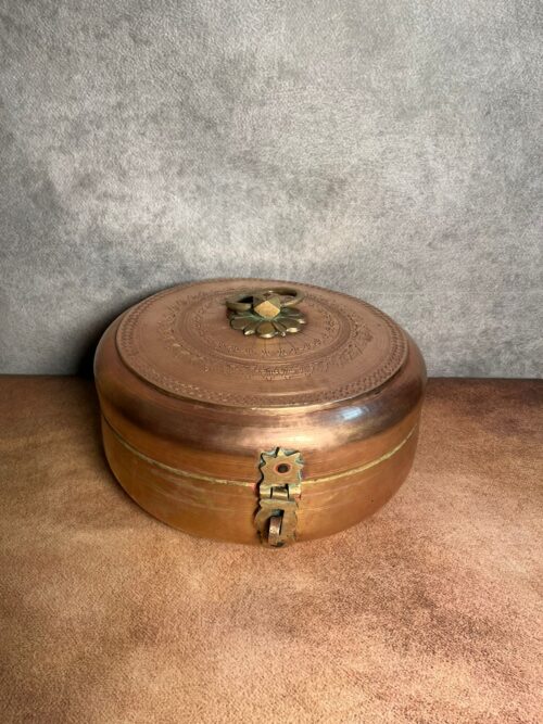 Antique brass large size kadi kuntha hand carving box - Image 6