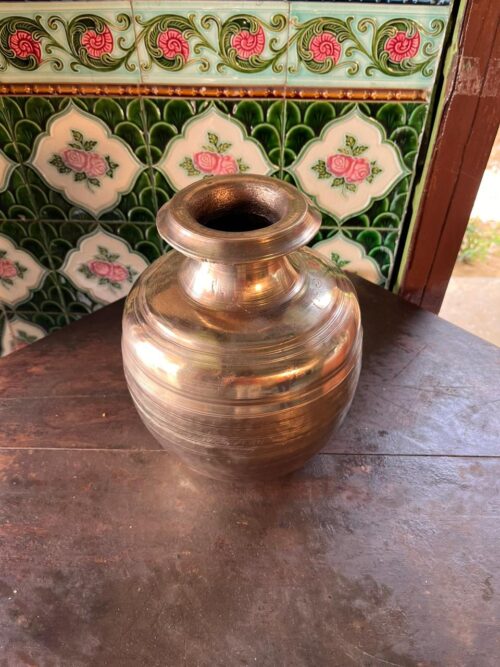 Vintage bronze beautiful shape pot - Image 3