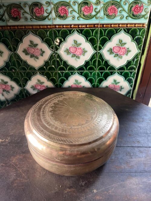 Vintage brass hand carving round box - Image 2