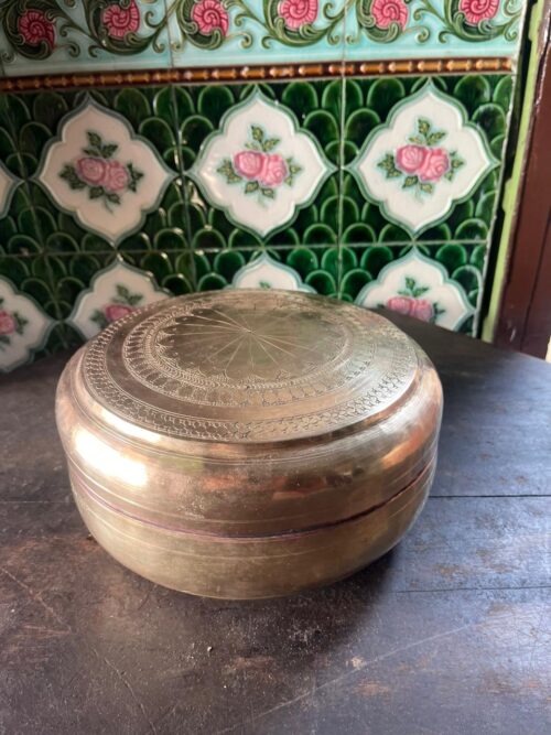 Vintage brass hand carving round box - Image 4