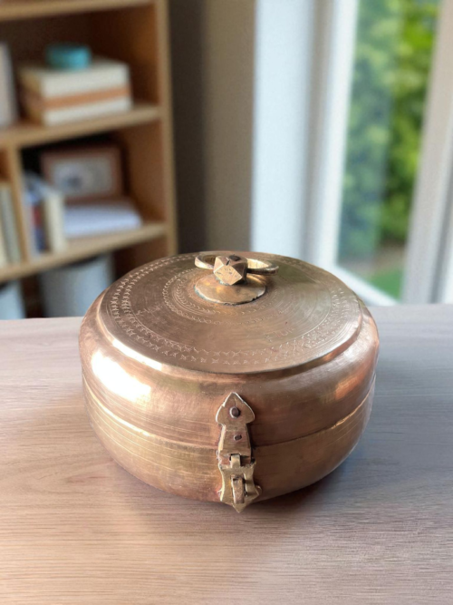 Vintage brass Kadi khuntha hand carving chappati box - Image 2