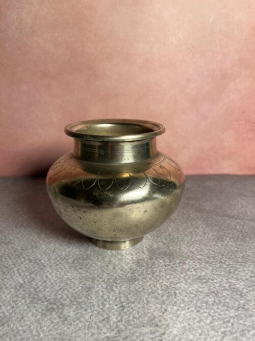 Vintage bronze hand carving pot