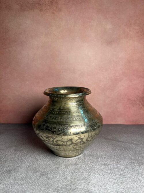 Vintage bronze hand carving pot