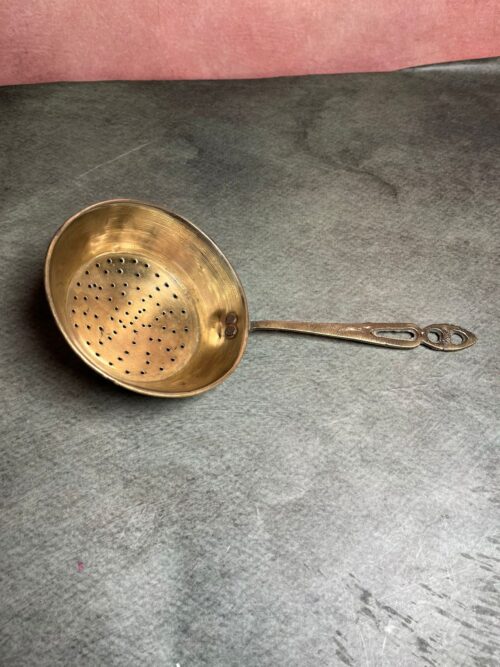 Vintage brass tea strainer - Image 4