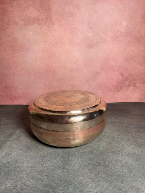 Vintage brass hans carving chappati box - Image 3