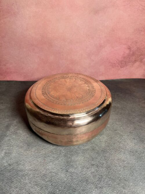 Vintage brass hans carving chappati box - Image 2