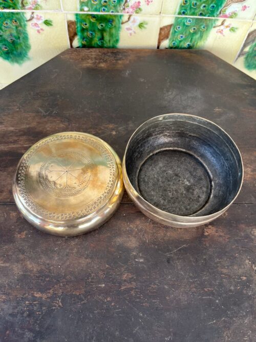 Vintage brass small size hand carving box - Image 3