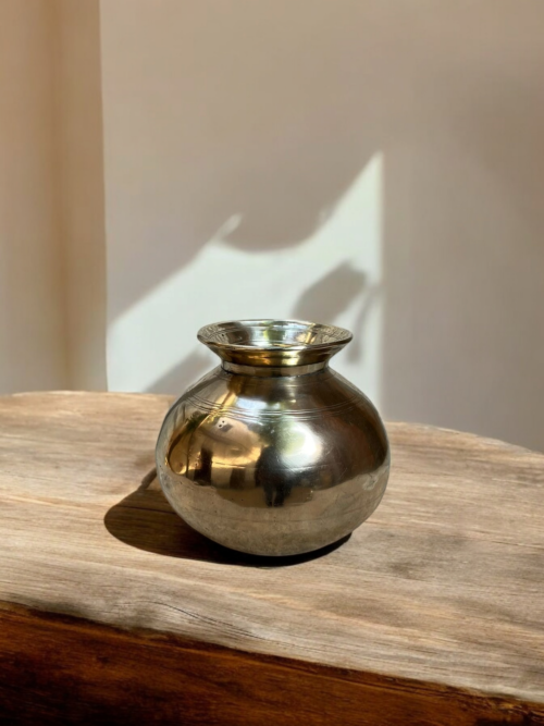 Vintage bronze solid weight pot