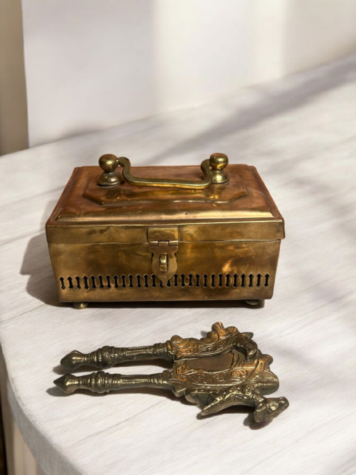 Vintage brass paandaan with nut cutter - Image 4