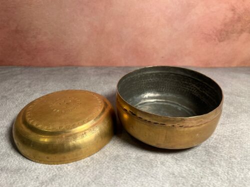 Vintage brass round box - Image 3