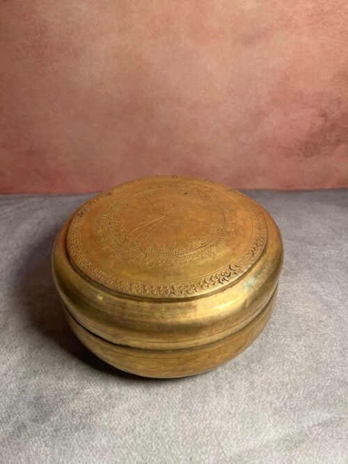 Vintage brass hand carving beautiful chappati box - Image 2