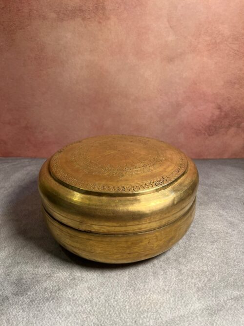 Vintage brass hand carving beautiful chappati box - Image 3