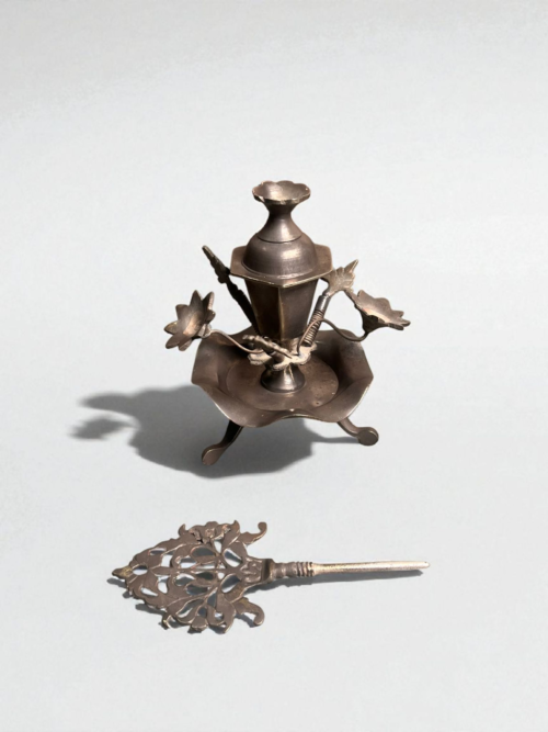Antique Brass Sindoor Daani with Floral Design – Vintage Collector’s Piece - Image 5