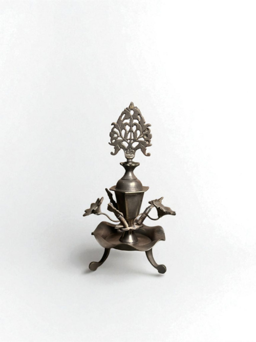 Antique Brass Sindoor Daani with Floral Design – Vintage Collector’s Piece - Image 4