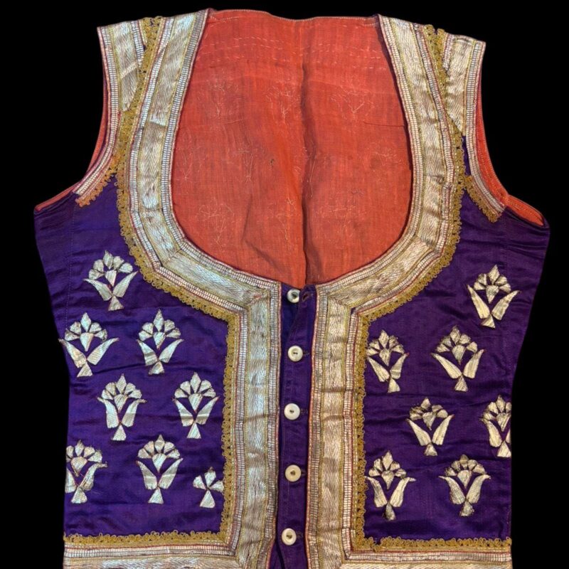 150+ Year Old Royal Fatwi Blouse – Real Silver & Gold Thread Chuntha Work