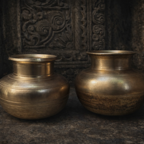 Vintage bronzee solid weight pot