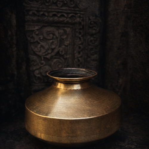 Vintage brass pot. (Matka)