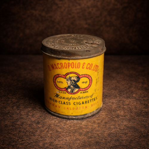 Vintage macropolo's  virginia cigrette  box