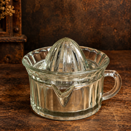 Vintage Clear Glass Citrus Juicer with Jug – Two-Piece Ribbed Lemon & Orange Squeezer with Handle and Pouring Spout